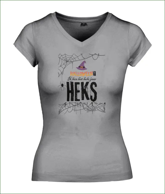 V-Hals T-Shirt voor Vrouwen ’Halloween? Ik ben het hele jaar HEKS’ - XS / Grey - Kleding