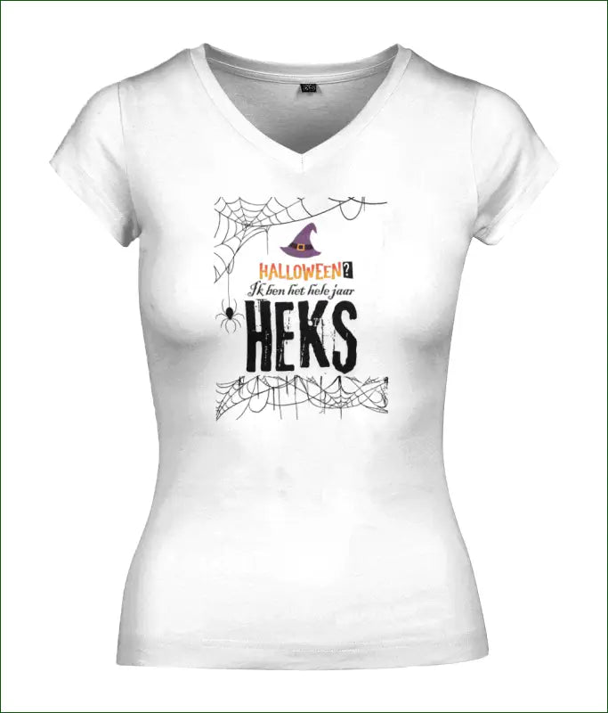 V-Hals T-Shirt voor Vrouwen ’Halloween? Ik ben het hele jaar HEKS’ - XS / Wit - Kleding