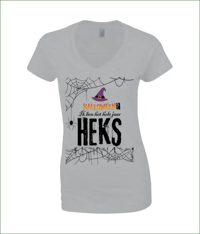 SoftStyle V-Hals T-Shirt voor Vrouwen ’Halloween? Ik ben het hele jaar HEKS’ - S / Grey - Kleding